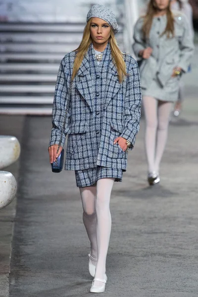 Look 8